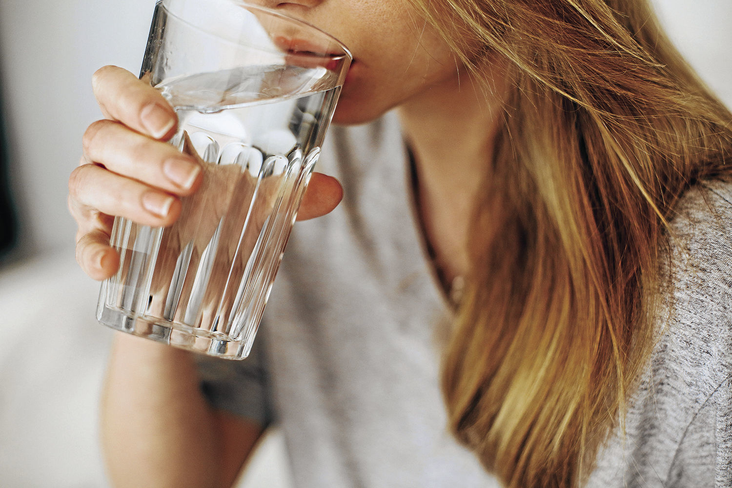 _woman-drinking-water-1458671_CMYK.jpg